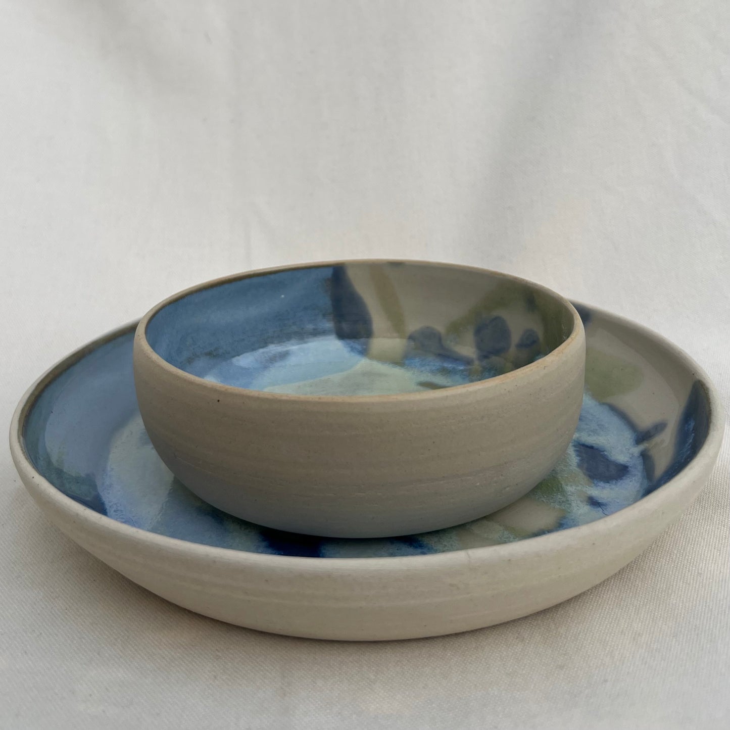 Mellem fad/skål i blågrønne nuancer