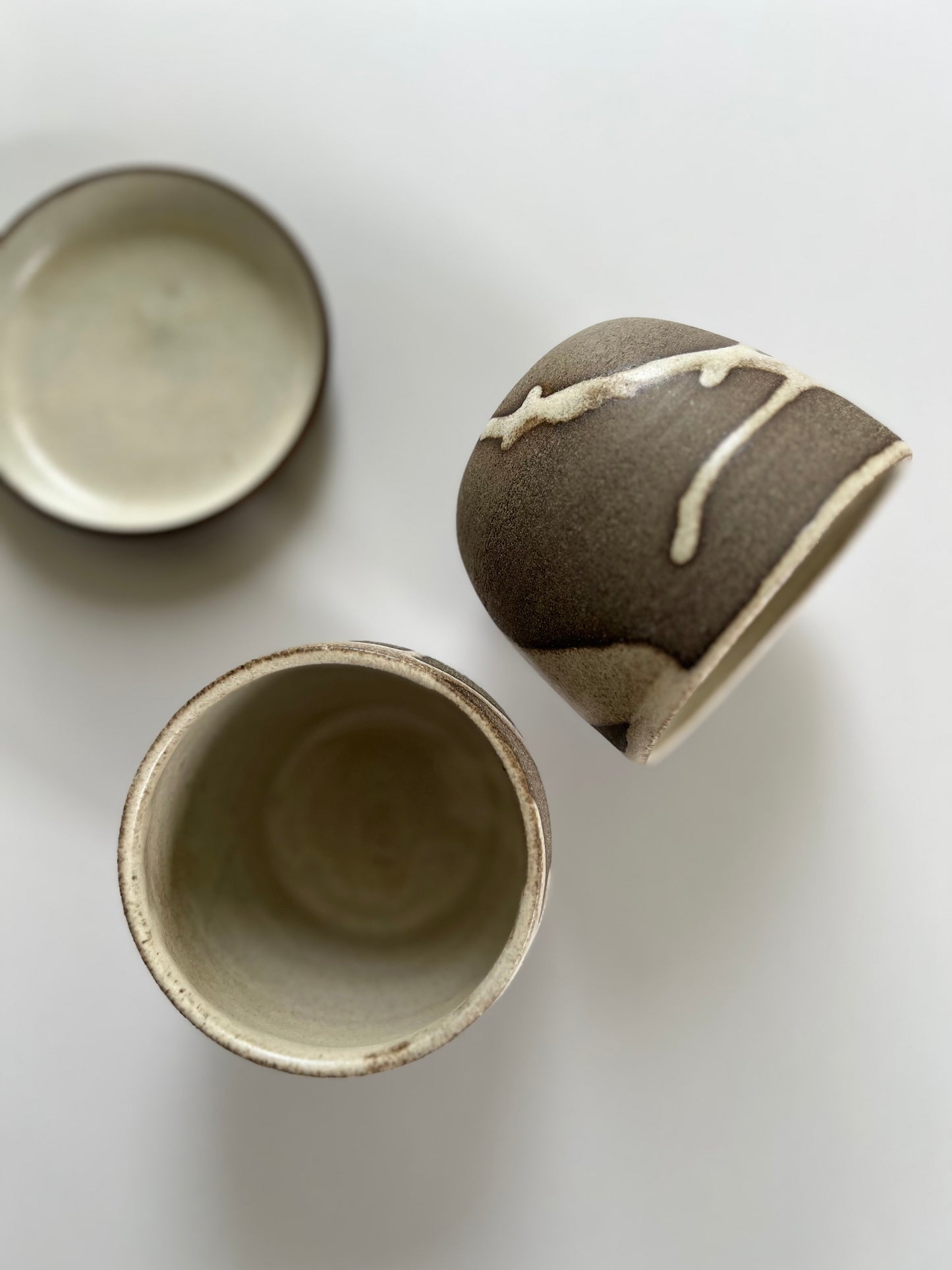Mørkegrå stentøjskop - beige